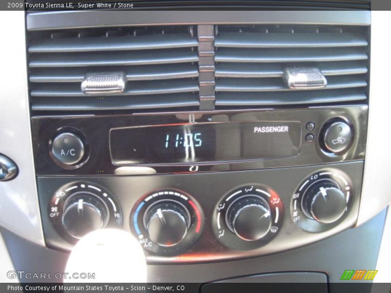 Super White / Stone 2009 Toyota Sienna LE