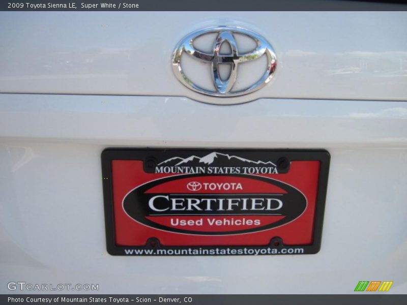 Super White / Stone 2009 Toyota Sienna LE