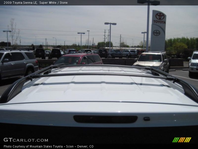 Super White / Stone 2009 Toyota Sienna LE