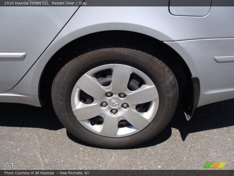 Radiant Silver / Gray 2010 Hyundai Sonata GLS
