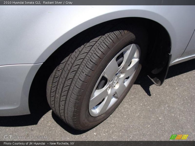 Radiant Silver / Gray 2010 Hyundai Sonata GLS