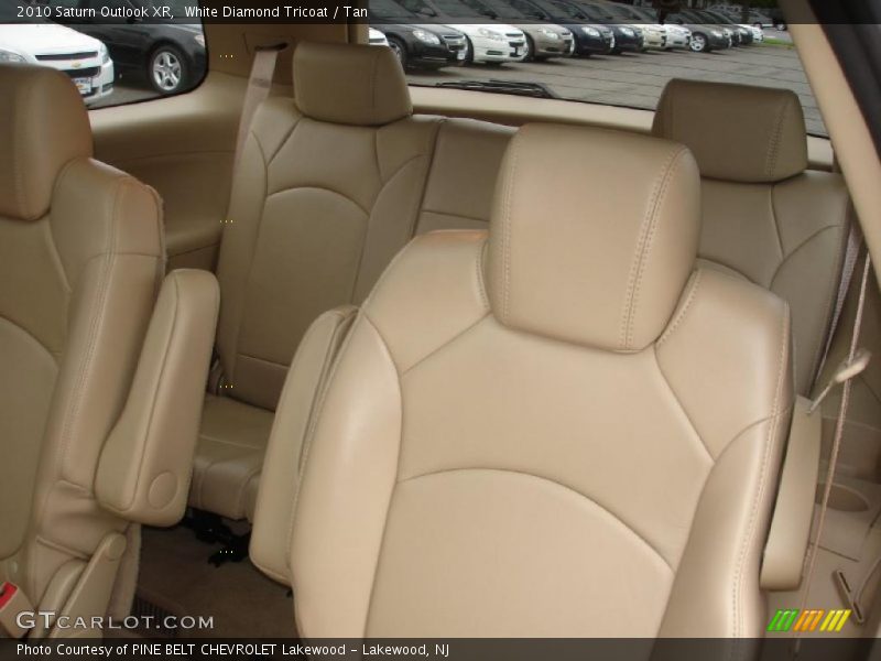 White Diamond Tricoat / Tan 2010 Saturn Outlook XR
