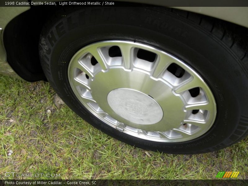 Light Driftwood Metallic / Shale 1998 Cadillac DeVille Sedan