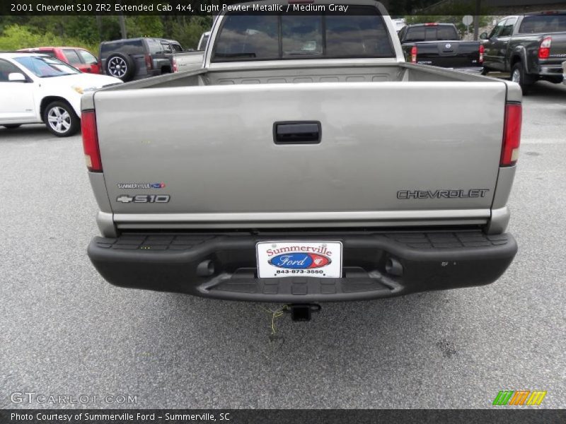 Light Pewter Metallic / Medium Gray 2001 Chevrolet S10 ZR2 Extended Cab 4x4