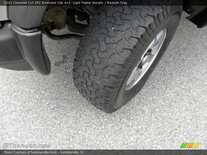 Light Pewter Metallic / Medium Gray 2001 Chevrolet S10 ZR2 Extended Cab 4x4