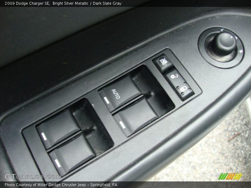 Bright Silver Metallic / Dark Slate Gray 2009 Dodge Charger SE