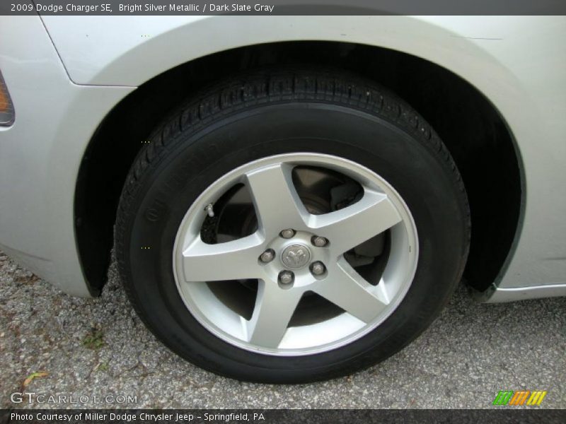 Bright Silver Metallic / Dark Slate Gray 2009 Dodge Charger SE