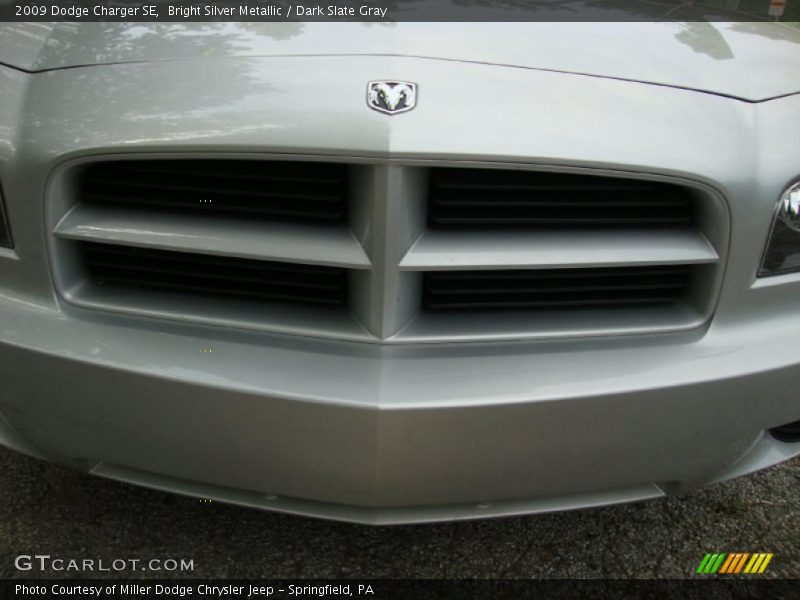 Bright Silver Metallic / Dark Slate Gray 2009 Dodge Charger SE