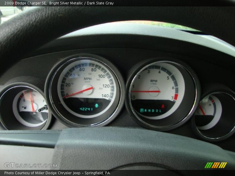 Bright Silver Metallic / Dark Slate Gray 2009 Dodge Charger SE