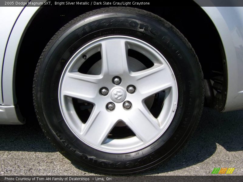 Bright Silver Metallic / Dark Slate Gray/Light Graystone 2005 Dodge Magnum SXT
