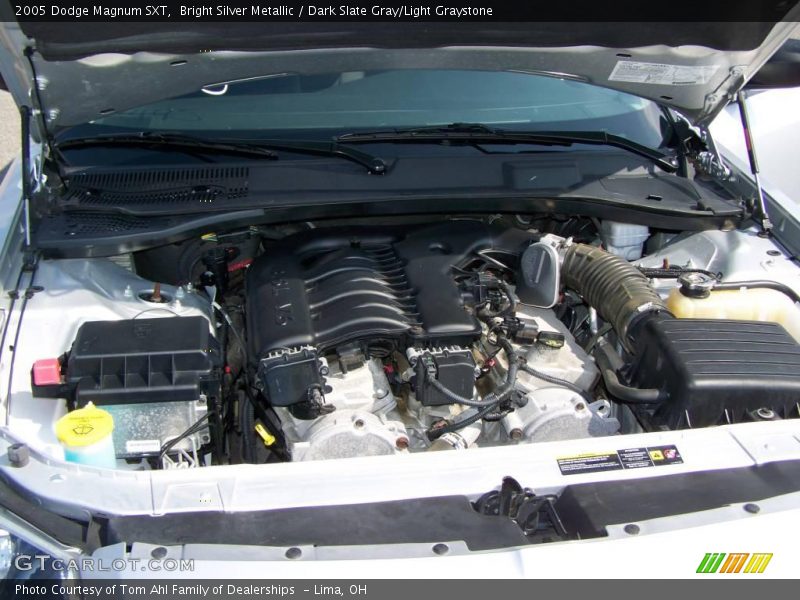 Bright Silver Metallic / Dark Slate Gray/Light Graystone 2005 Dodge Magnum SXT