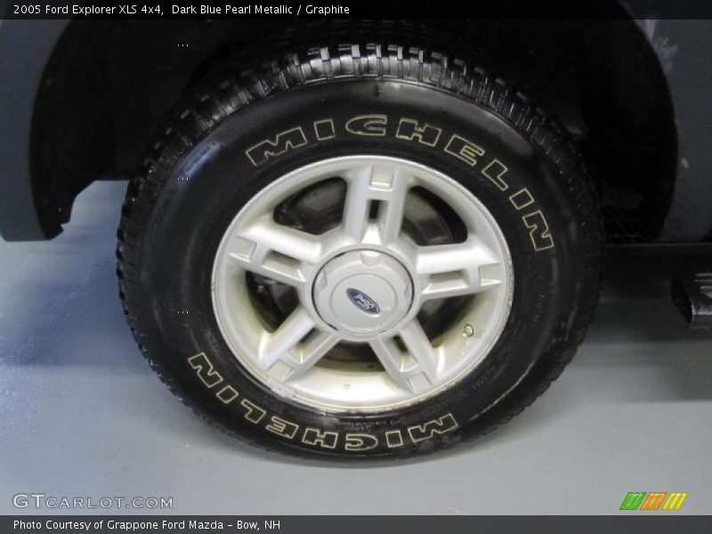 Dark Blue Pearl Metallic / Graphite 2005 Ford Explorer XLS 4x4