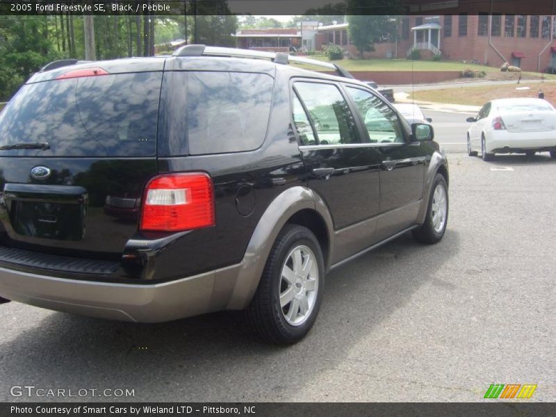 Black / Pebble 2005 Ford Freestyle SE