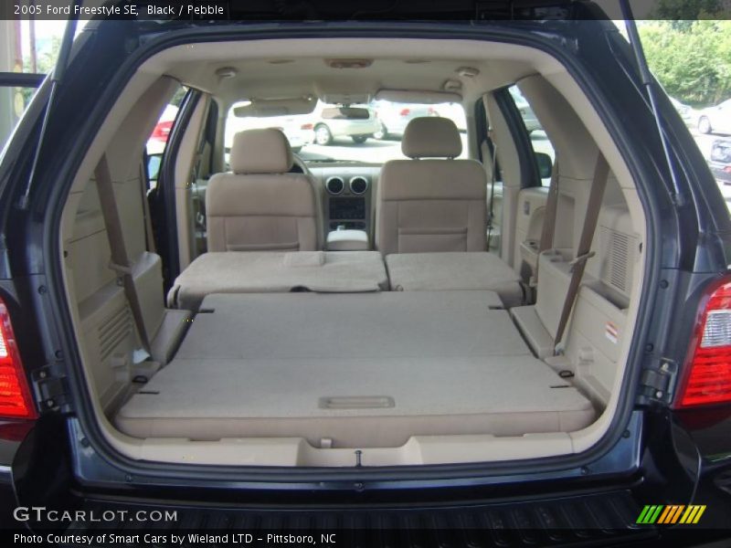 Black / Pebble 2005 Ford Freestyle SE
