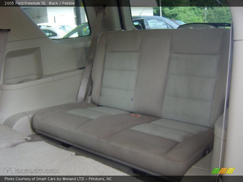 Black / Pebble 2005 Ford Freestyle SE
