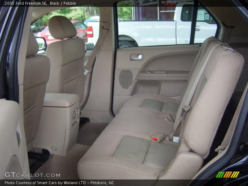Black / Pebble 2005 Ford Freestyle SE