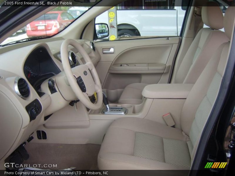 Black / Pebble 2005 Ford Freestyle SE