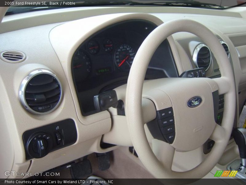 Black / Pebble 2005 Ford Freestyle SE