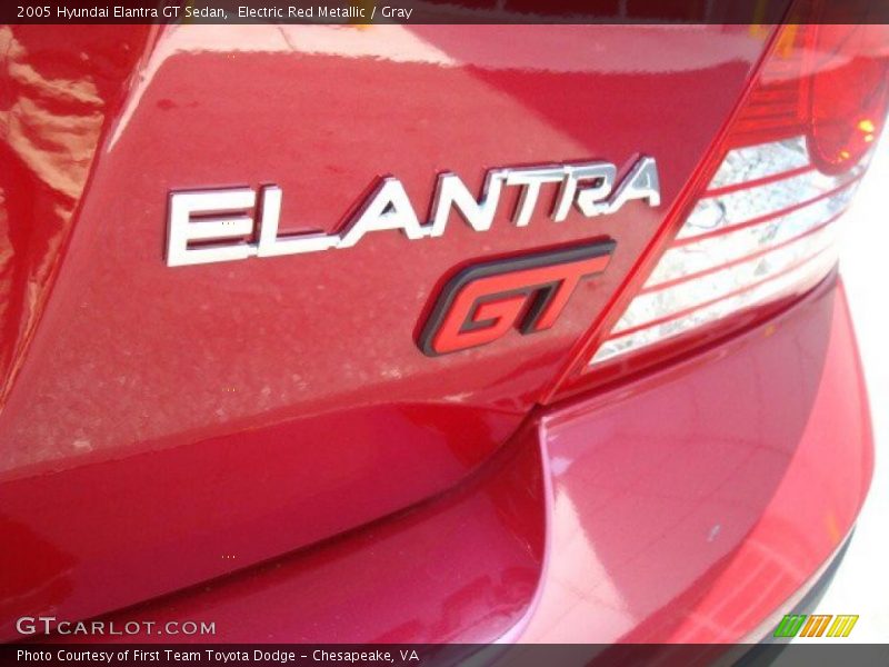 Electric Red Metallic / Gray 2005 Hyundai Elantra GT Sedan