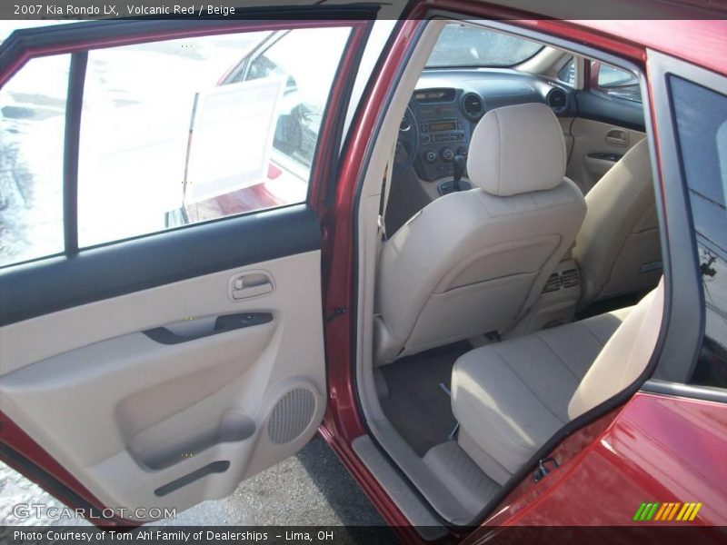 Volcanic Red / Beige 2007 Kia Rondo LX