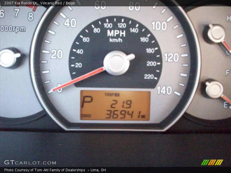 Volcanic Red / Beige 2007 Kia Rondo LX