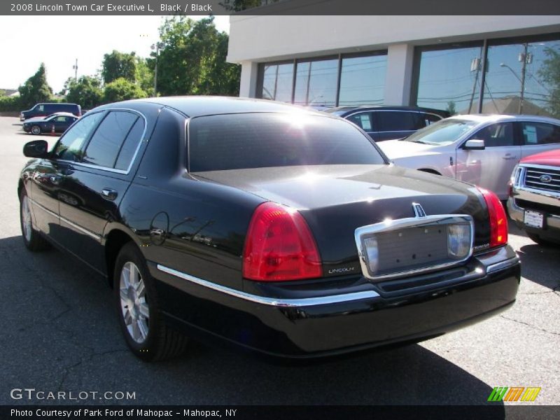 Black / Black 2008 Lincoln Town Car Executive L