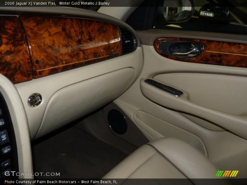 Winter Gold Metallic / Barley 2006 Jaguar XJ Vanden Plas