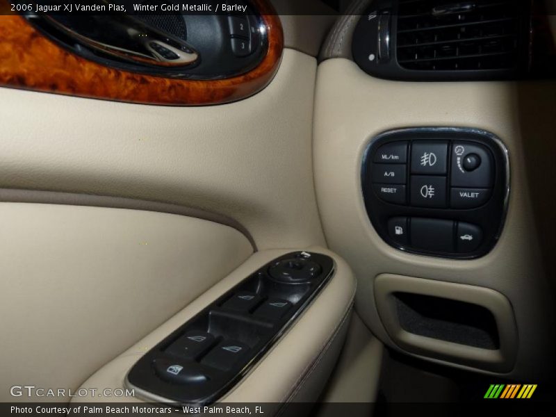 Winter Gold Metallic / Barley 2006 Jaguar XJ Vanden Plas