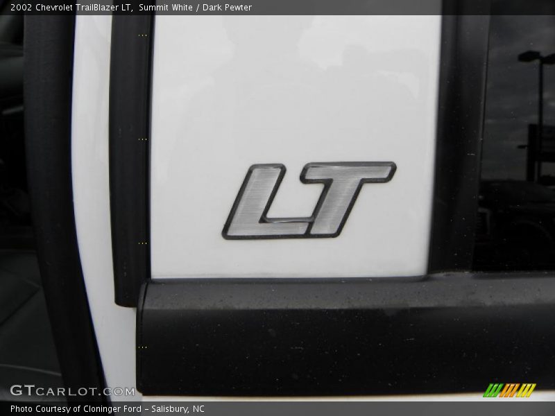 Summit White / Dark Pewter 2002 Chevrolet TrailBlazer LT