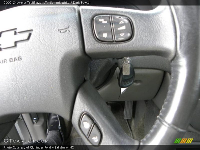 Summit White / Dark Pewter 2002 Chevrolet TrailBlazer LT