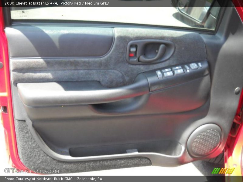 Victory Red / Medium Gray 2000 Chevrolet Blazer LS 4x4