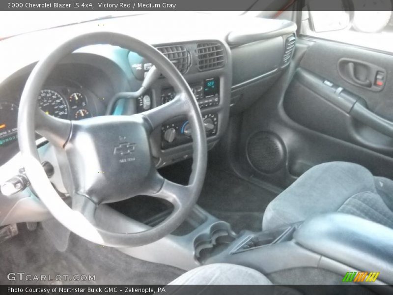 Victory Red / Medium Gray 2000 Chevrolet Blazer LS 4x4