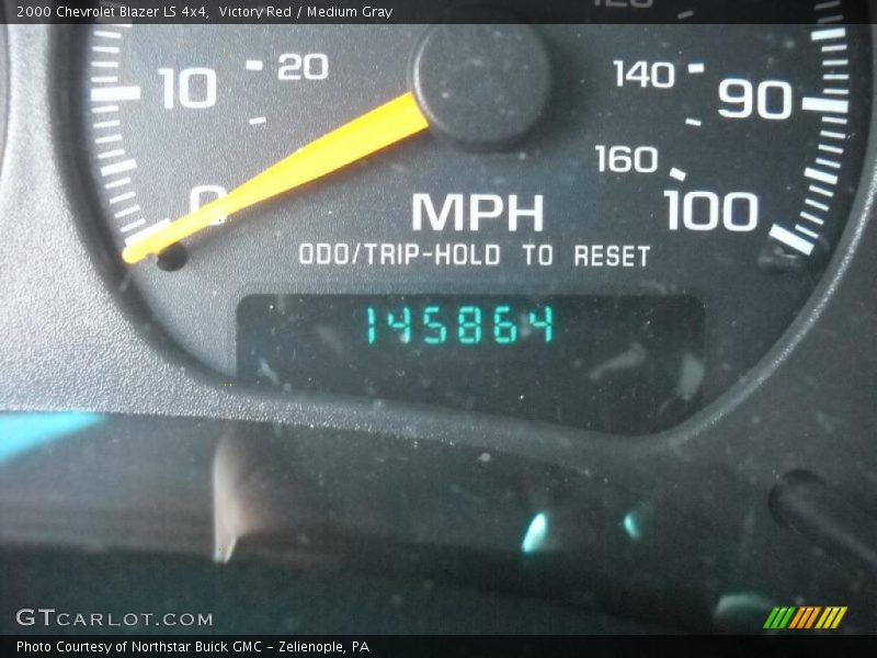 Victory Red / Medium Gray 2000 Chevrolet Blazer LS 4x4