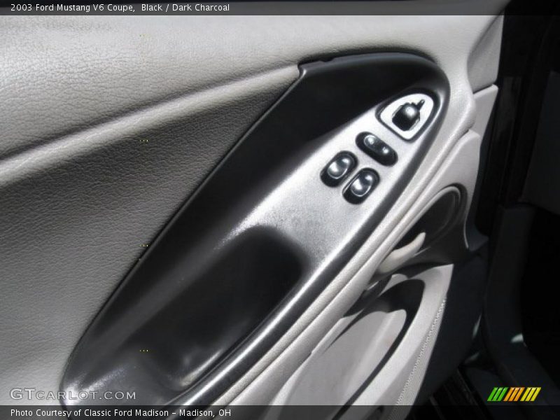 Black / Dark Charcoal 2003 Ford Mustang V6 Coupe