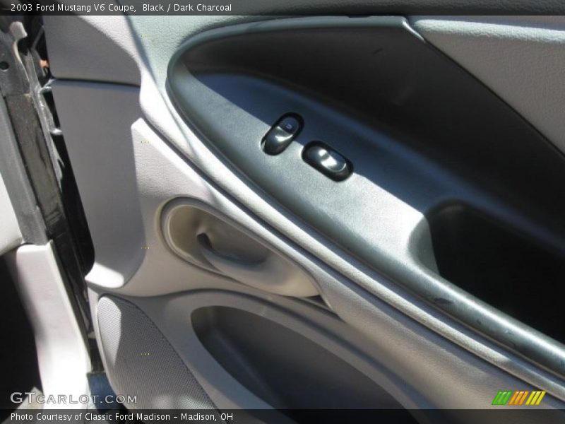Black / Dark Charcoal 2003 Ford Mustang V6 Coupe
