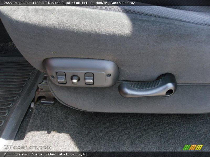 Go ManGo! / Dark Slate Gray 2005 Dodge Ram 1500 SLT Daytona Regular Cab 4x4