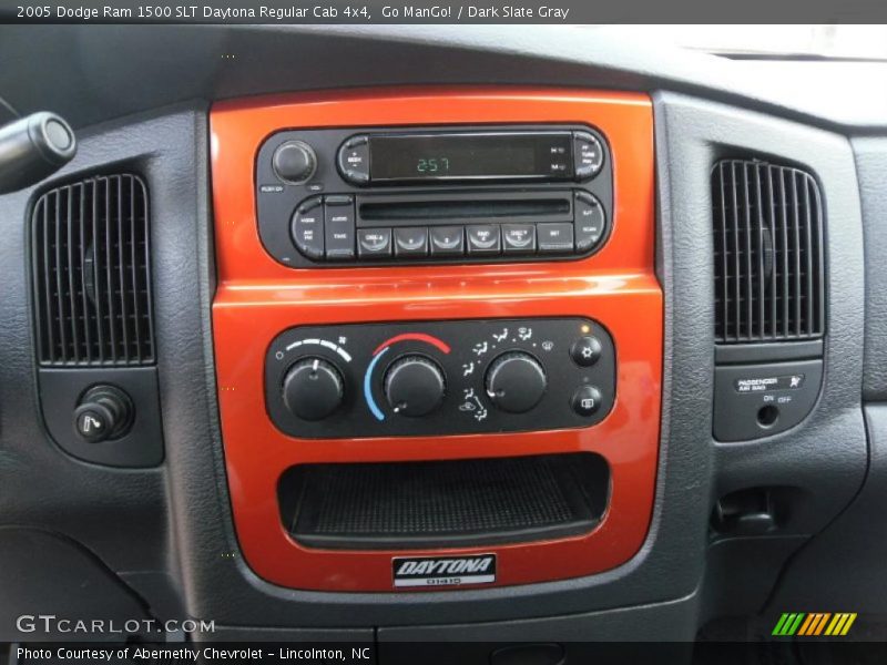 Go ManGo! / Dark Slate Gray 2005 Dodge Ram 1500 SLT Daytona Regular Cab 4x4