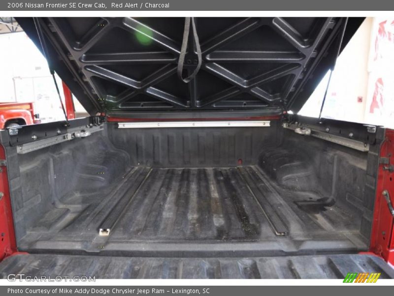 Red Alert / Charcoal 2006 Nissan Frontier SE Crew Cab