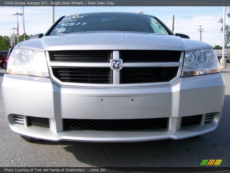 Bright Silver Metallic / Dark Slate Gray 2009 Dodge Avenger SXT
