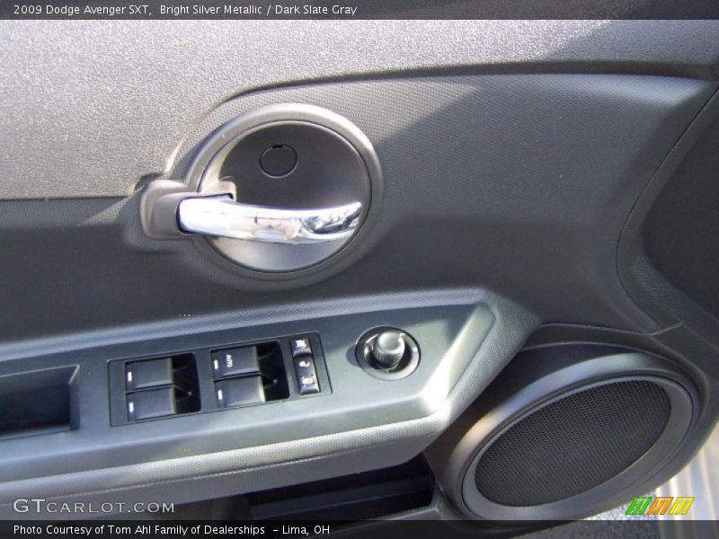 Bright Silver Metallic / Dark Slate Gray 2009 Dodge Avenger SXT