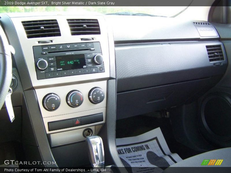Bright Silver Metallic / Dark Slate Gray 2009 Dodge Avenger SXT