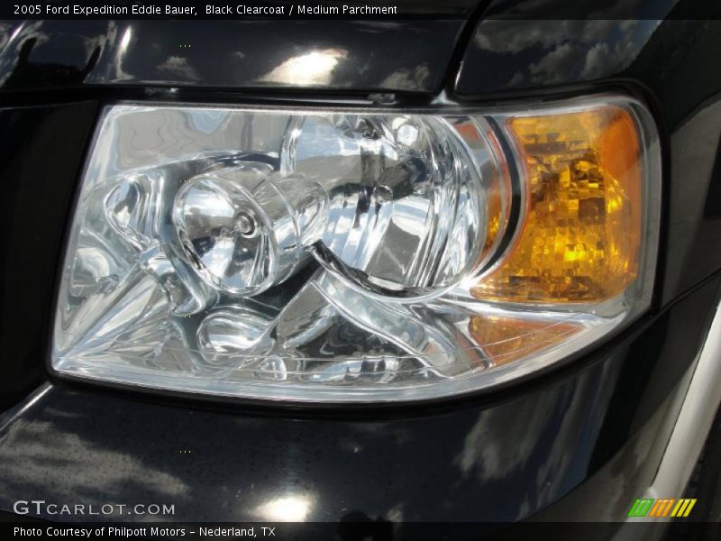 Black Clearcoat / Medium Parchment 2005 Ford Expedition Eddie Bauer