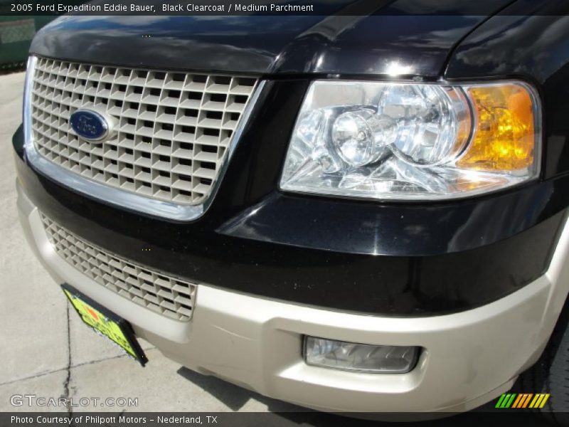 Black Clearcoat / Medium Parchment 2005 Ford Expedition Eddie Bauer