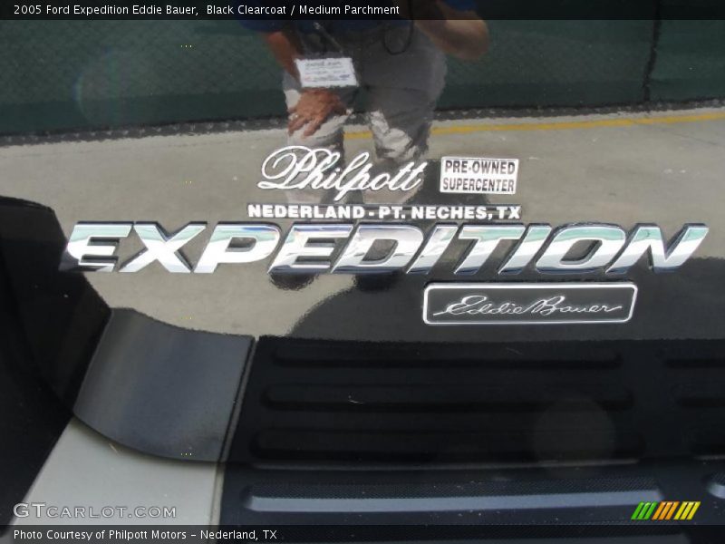 Black Clearcoat / Medium Parchment 2005 Ford Expedition Eddie Bauer