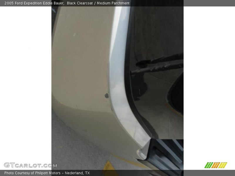 Black Clearcoat / Medium Parchment 2005 Ford Expedition Eddie Bauer