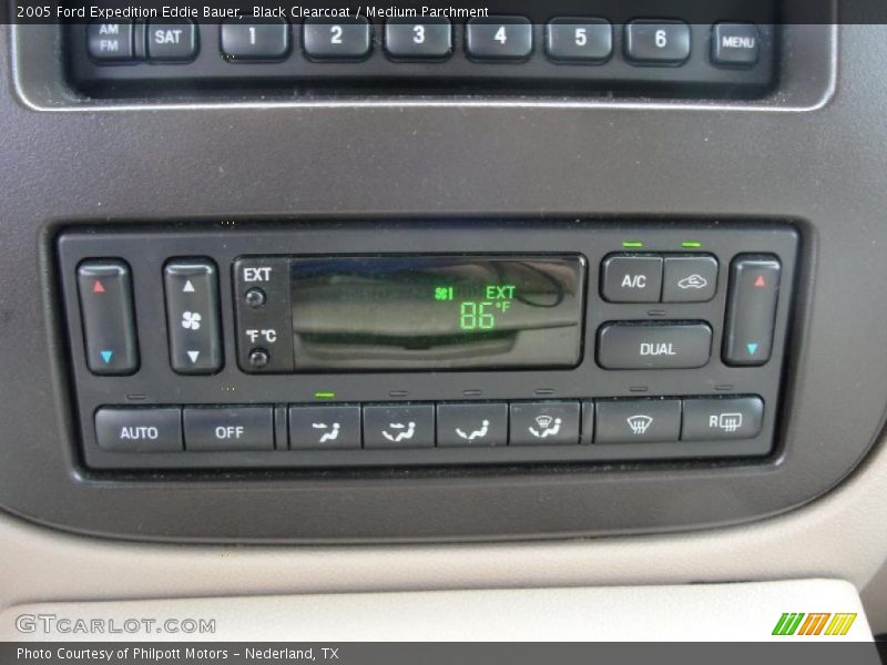 Black Clearcoat / Medium Parchment 2005 Ford Expedition Eddie Bauer