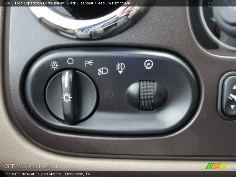 Black Clearcoat / Medium Parchment 2005 Ford Expedition Eddie Bauer