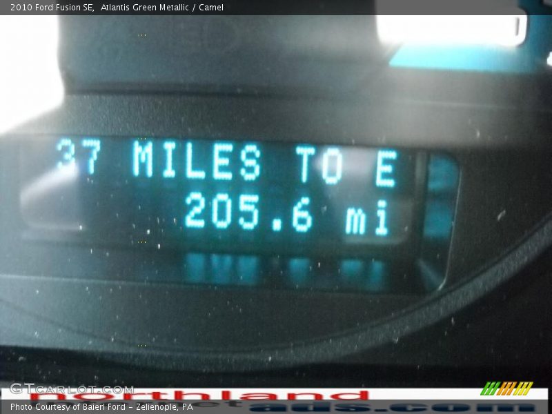 Atlantis Green Metallic / Camel 2010 Ford Fusion SE