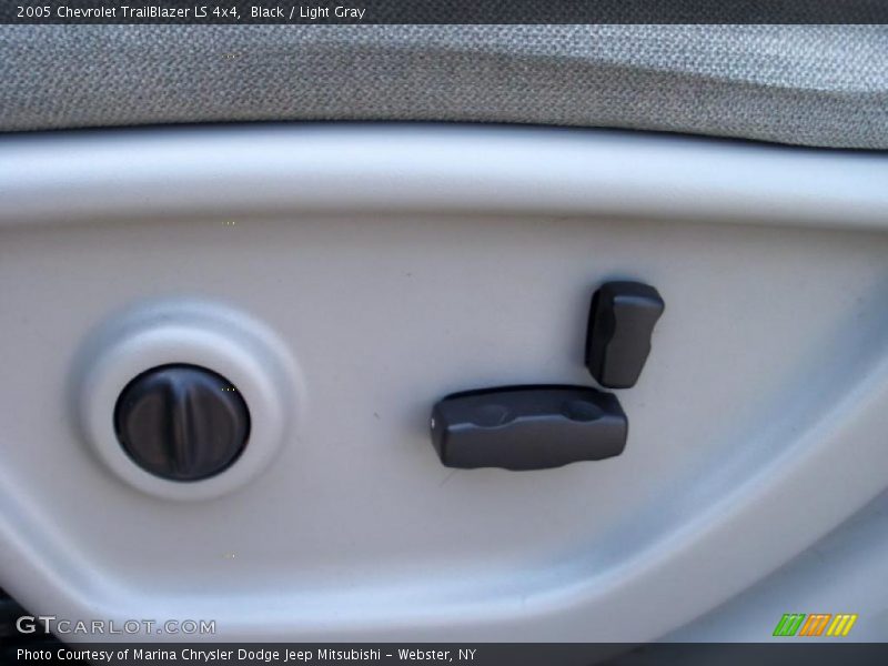 Black / Light Gray 2005 Chevrolet TrailBlazer LS 4x4