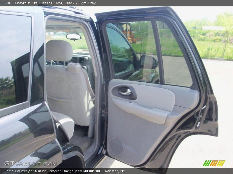 Black / Light Gray 2005 Chevrolet TrailBlazer LS 4x4